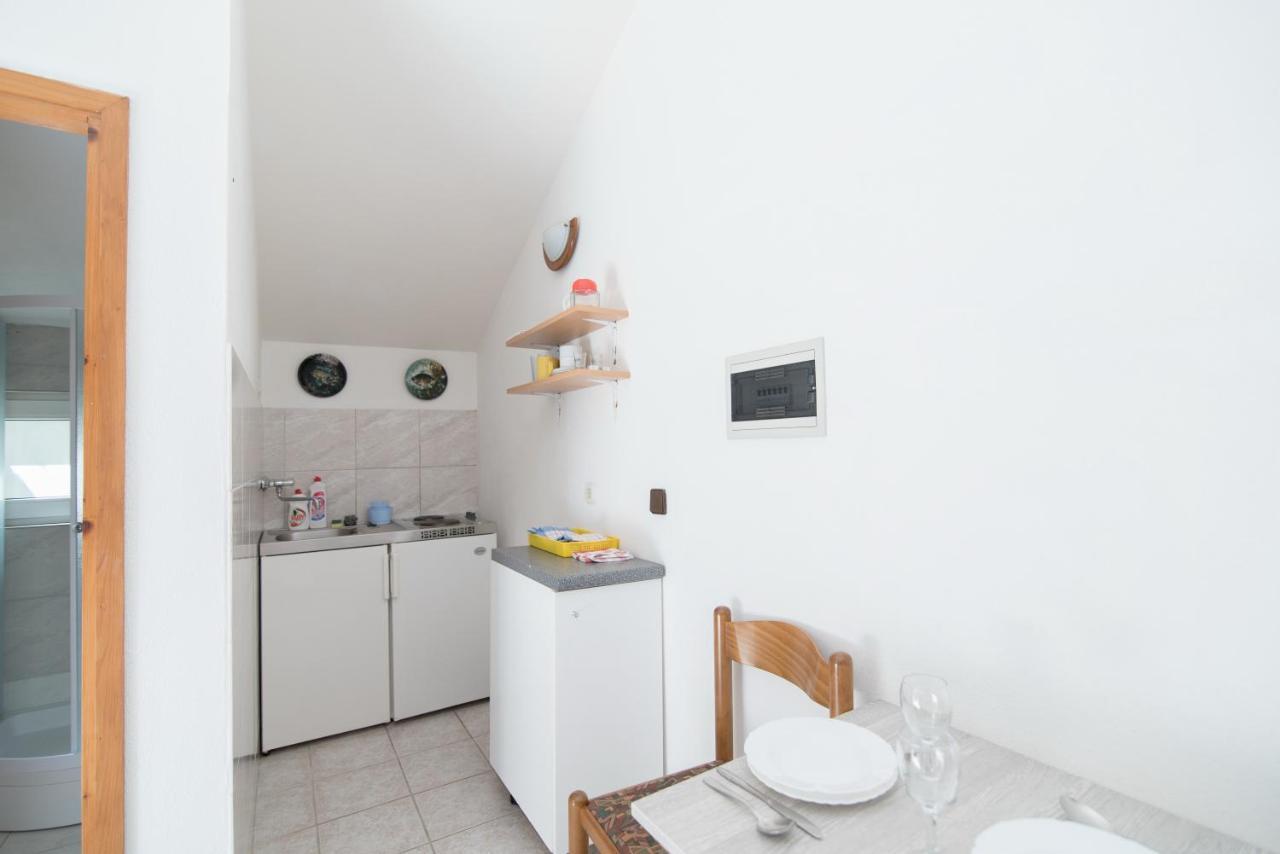 Apartments Pinija Supetar Eksteriør bilde