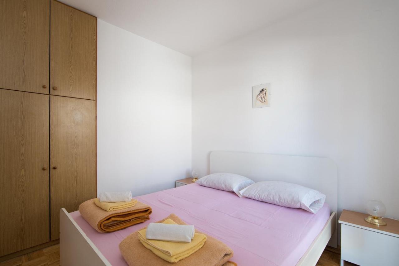 Apartments Pinija Supetar Eksteriør bilde
